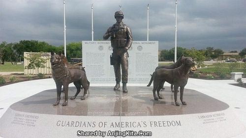 Anjing Pahlawan Dibangunkan Monumen