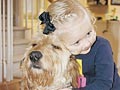 Anjing Ini Membantu Anak Kecil Tetap Hidup