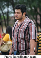 Jalan-Jalan Sore Penggemar Anjing Di Semarang